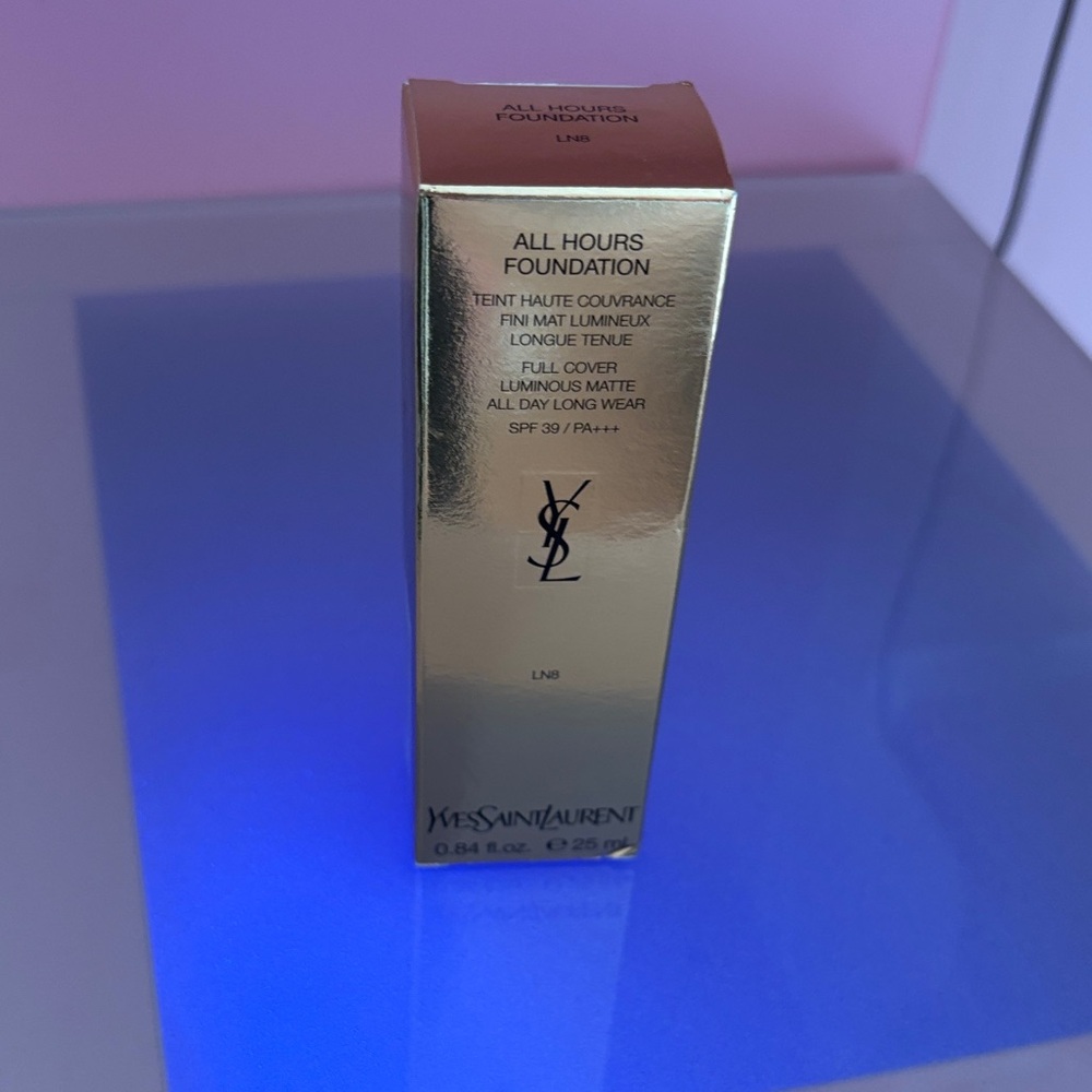 Yves Saint Laurent All Hours Foundation - LN8
NIB